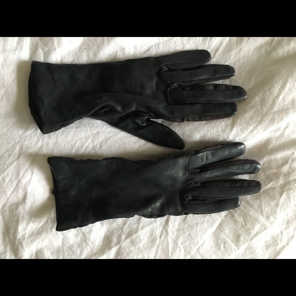 Bloomingdales 100% leather gloves